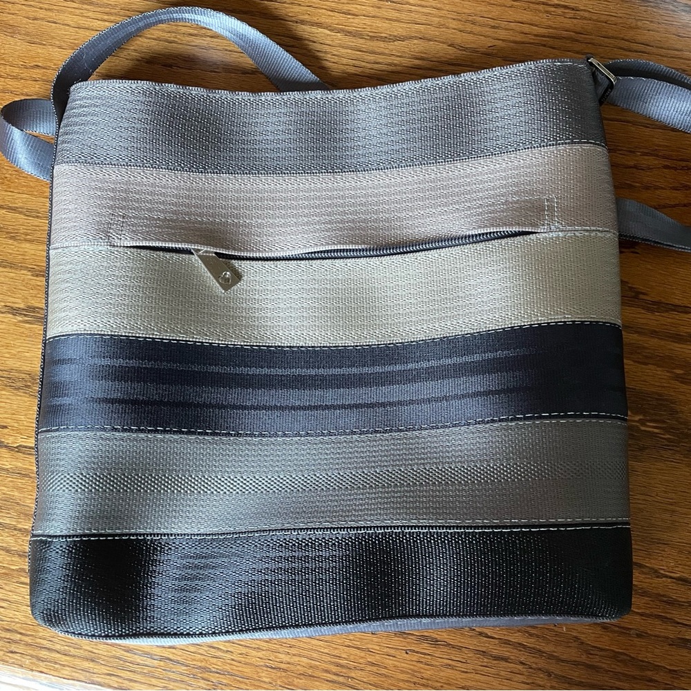 Harvey’s Seatbelt Treecycle Streamline Crossbody